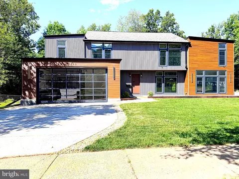 7405 Sportsman Dr, Falls Church, VA 22043