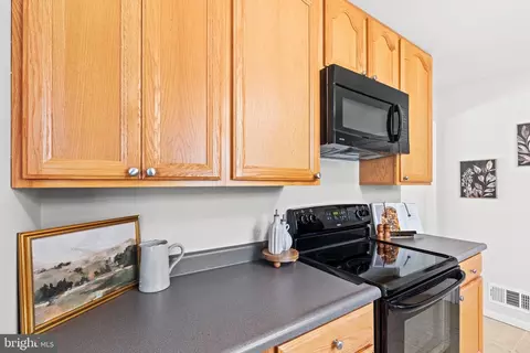 Kitchen - 6608 Grey Fox Dr, Springfield, VA 22152 photo 2 of 3
