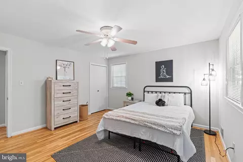 Bedroom - 6608 Grey Fox Dr, Springfield, VA 22152 photo 2 of 8