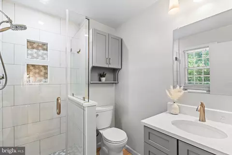 Bath - 6608 Grey Fox Dr, Springfield, VA 22152 photo 1 of 4