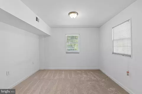 Bedroom - 6608 Grey Fox Dr, Springfield, VA 22152 photo 7 of 8