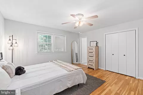 Bedroom - 6608 Grey Fox Dr, Springfield, VA 22152 photo 3 of 8