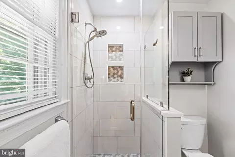 Bath - 6608 Grey Fox Dr, Springfield, VA 22152 photo 2 of 4