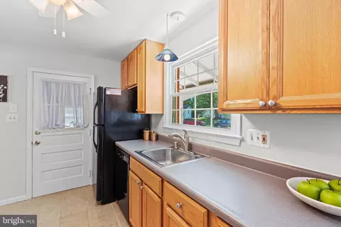 Kitchen - 6608 Grey Fox Dr, Springfield, VA 22152 photo 3 of 3