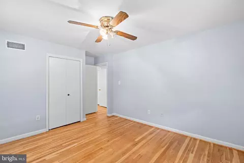 Bedroom - 6608 Grey Fox Dr, Springfield, VA 22152 photo 6 of 8