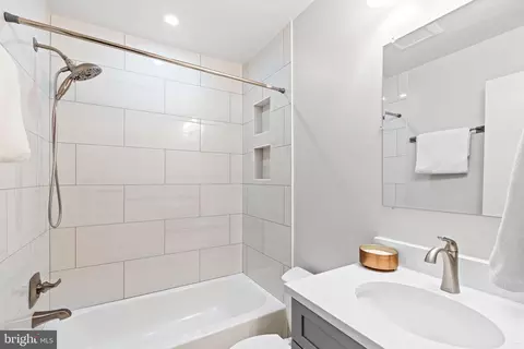 Bath - 6608 Grey Fox Dr, Springfield, VA 22152 photo 3 of 4