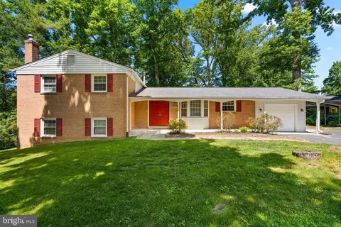 6608 Grey Fox Dr, Springfield, VA 22152