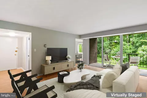 1422 Northgate Sq #12B, Reston, VA 20190