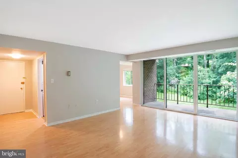 1422 Northgate Sq #12B, Reston, VA 20190