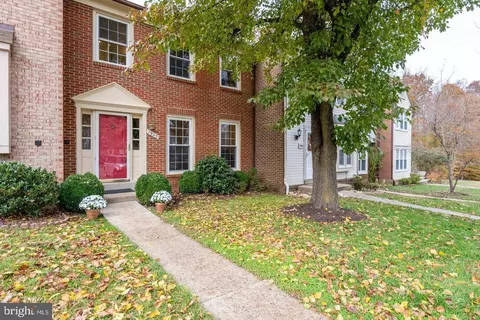 7920 Bubbling Brook Cir, Springfield, VA 22153