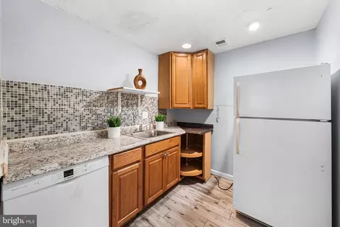 Kitchen - 7403 Ridge Oak Ct, Springfield, VA 22153 photo 6 of 6