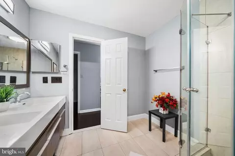 Bath - 7403 Ridge Oak Ct, Springfield, VA 22153 photo 3 of 5