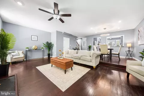 Living - 7403 Ridge Oak Ct, Springfield, VA 22153 photo 2 of 4