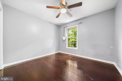 Entry Way - 7403 Ridge Oak Ct, Springfield, VA 22153 photo 8 of 9