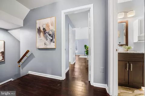 Entry Way - 7403 Ridge Oak Ct, Springfield, VA 22153 photo 5 of 9