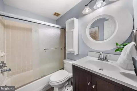 Bath - 7403 Ridge Oak Ct, Springfield, VA 22153 photo 5 of 5