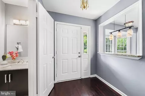 Entry Way - 7403 Ridge Oak Ct, Springfield, VA 22153 photo 2 of 9