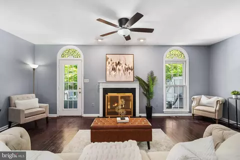 Living - 7403 Ridge Oak Ct, Springfield, VA 22153 photo 3 of 4