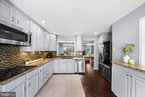 Kitchen - 7403 Ridge Oak Ct, Springfield, VA 22153 photo 4 of 6