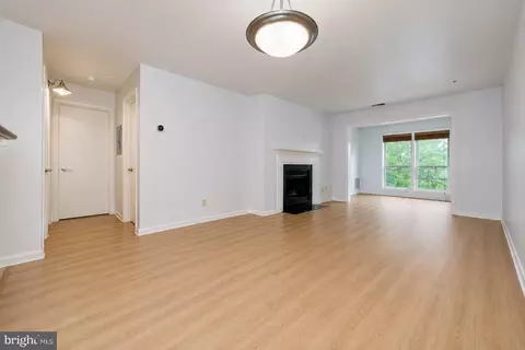 10300 Appalachian Cir #109, Oakton, VA 22124