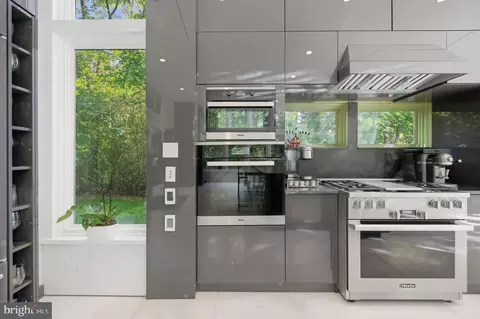 Kitchen - 6304 Old Dominion Dr, Mclean, VA 22101 photo 2 of 4