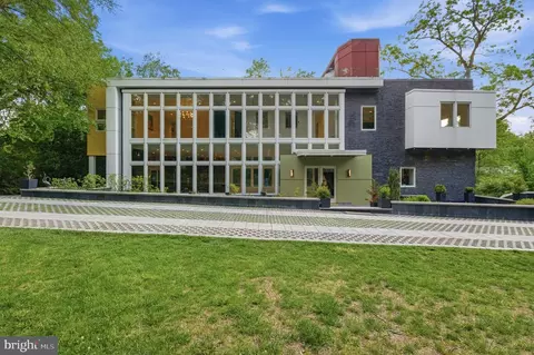 Exterior - 6304 Old Dominion Dr, Mclean, VA 22101 photo 10 of 11
