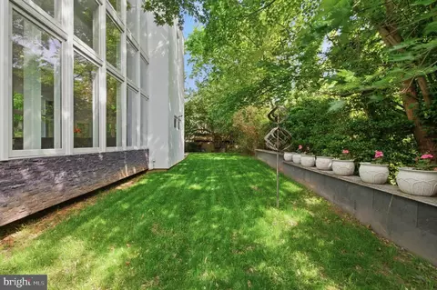 Exterior - 6304 Old Dominion Dr, Mclean, VA 22101 photo 6 of 11