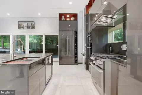Kitchen - 6304 Old Dominion Dr, Mclean, VA 22101 photo 4 of 4