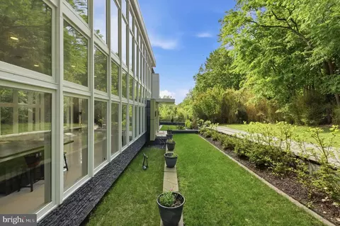 Exterior - 6304 Old Dominion Dr, Mclean, VA 22101 photo 3 of 11