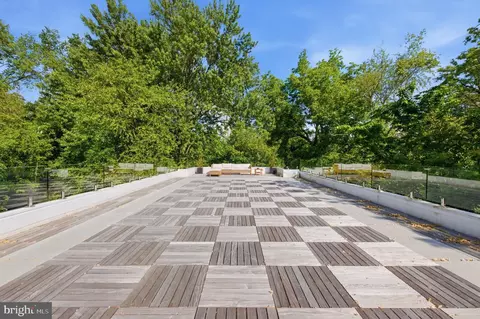 Exterior - 6304 Old Dominion Dr, Mclean, VA 22101 photo 4 of 11