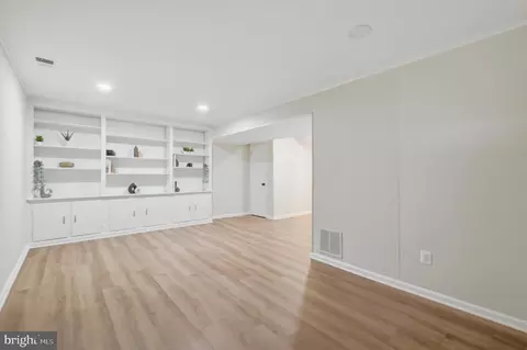 Living - 8575 Tyrolean Way, Springfield, VA 22153 photo 2 of 2