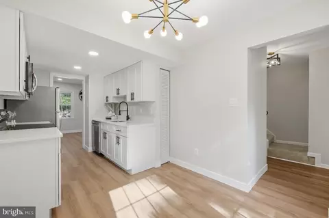 Entry Way - 8575 Tyrolean Way, Springfield, VA 22153 photo 5 of 8