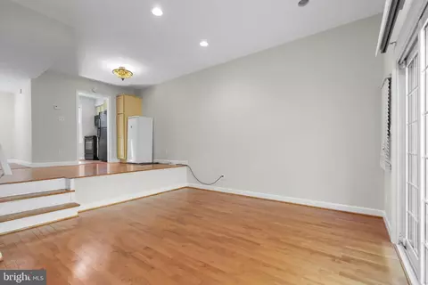 Living - 8221 Tory Rd #150, Springfield, VA 22152 photo 5 of 7