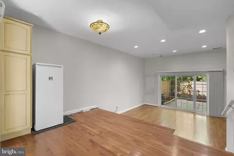 Living - 8221 Tory Rd #150, Springfield, VA 22152 photo 7 of 7