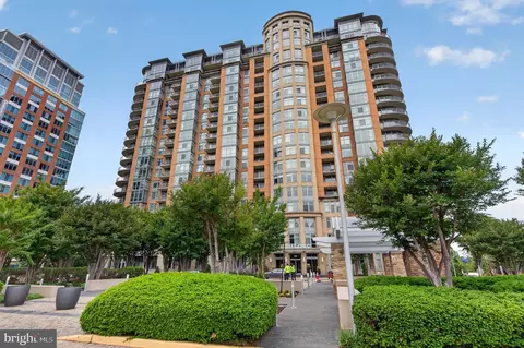 8220 Crestwood Heights Dr #719, Mclean, VA 22102