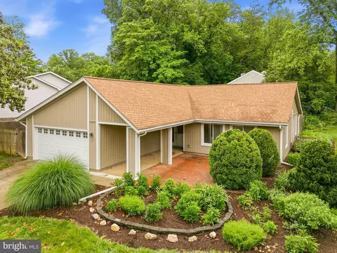 10410 Nellie White Ln, Fairfax, VA 22032