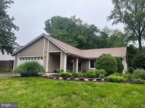 10410 Nellie White Ln, Fairfax, VA 22032