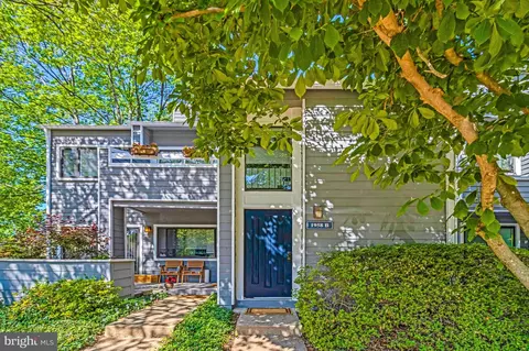 1958 B Villaridge Dr, Reston, VA 20191