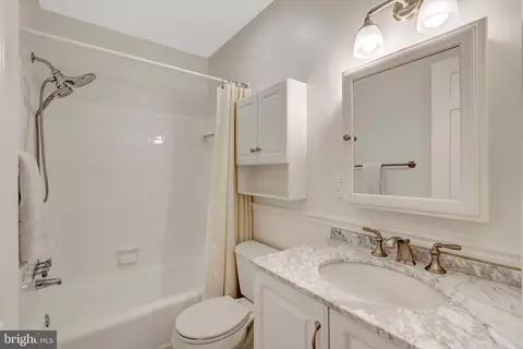 Bath - 1122 Kensington Rd, Mclean, VA 22101 photo 5 of 6