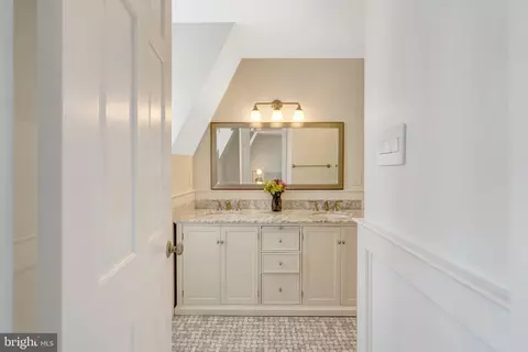 Bath - 1122 Kensington Rd, Mclean, VA 22101 photo 2 of 6
