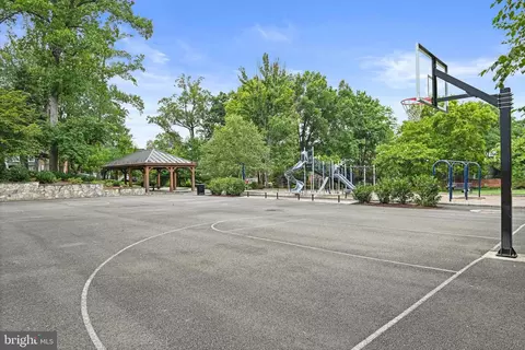 Exterior - 1122 Kensington Rd, Mclean, VA 22101 photo 7 of 7