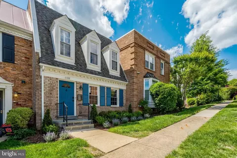 Exterior - 1122 Kensington Rd, Mclean, VA 22101 photo 2 of 5