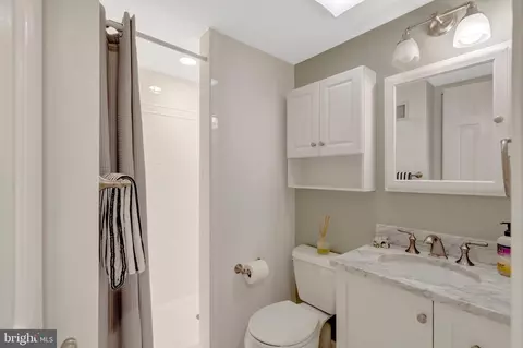 Bath - 1122 Kensington Rd, Mclean, VA 22101 photo 6 of 6