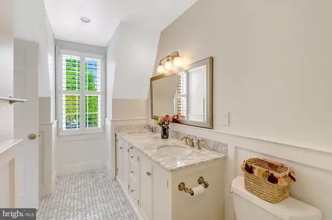 Bath - 1122 Kensington Rd, Mclean, VA 22101 photo 4 of 6