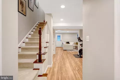 Entry Way - 1122 Kensington Rd, Mclean, VA 22101 photo 4 of 4