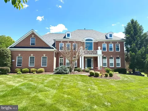 2939 Fox Mill Manor Dr, Oakton, VA 22124