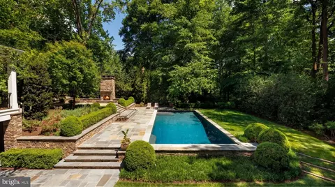 Exterior - 6719 Wemberly Way, Mclean, VA 22101 photo 2 of 5