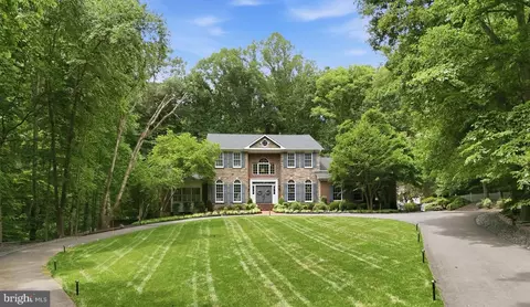 8604 Beaver Pond Ln, Fairfax Station, VA 22039