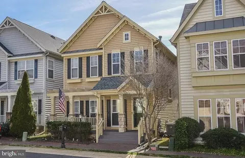 9123 Stonegarden Dr, Lorton, VA 22079