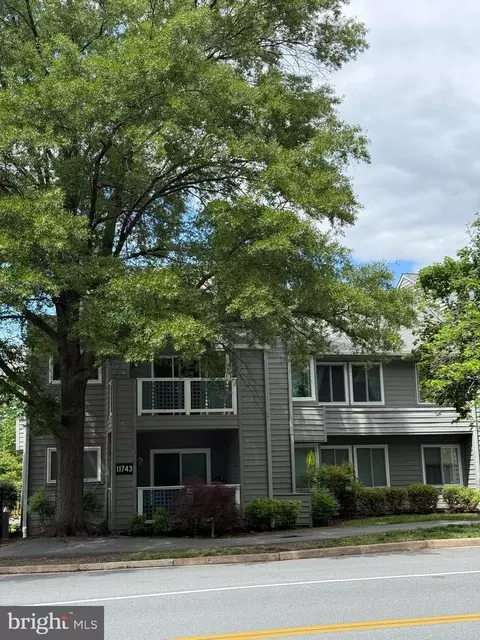 11743 Summerchase Cir #B, Reston, VA 20194